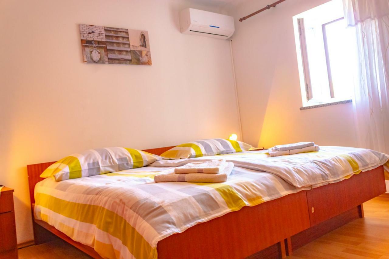 Kuca Za Odmor Kornic Villa Ngoại thất bức ảnh