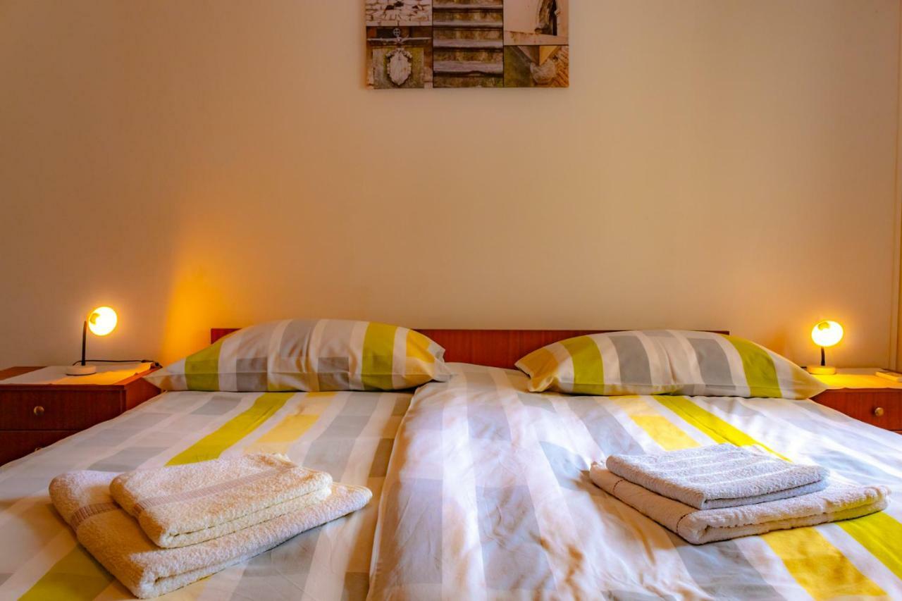 Kuca Za Odmor Kornic Villa Ngoại thất bức ảnh
